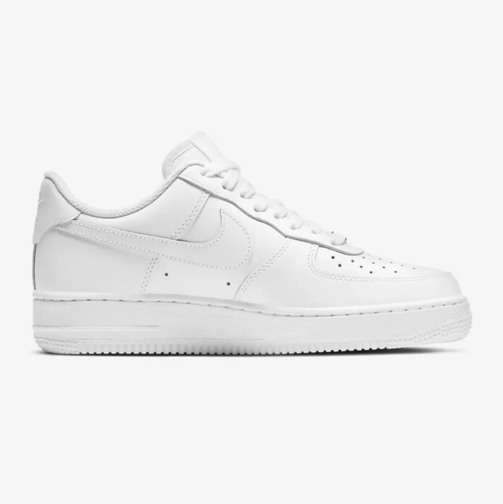 Nike Air Force 1, White, 8½M - Picture 3 of 8
